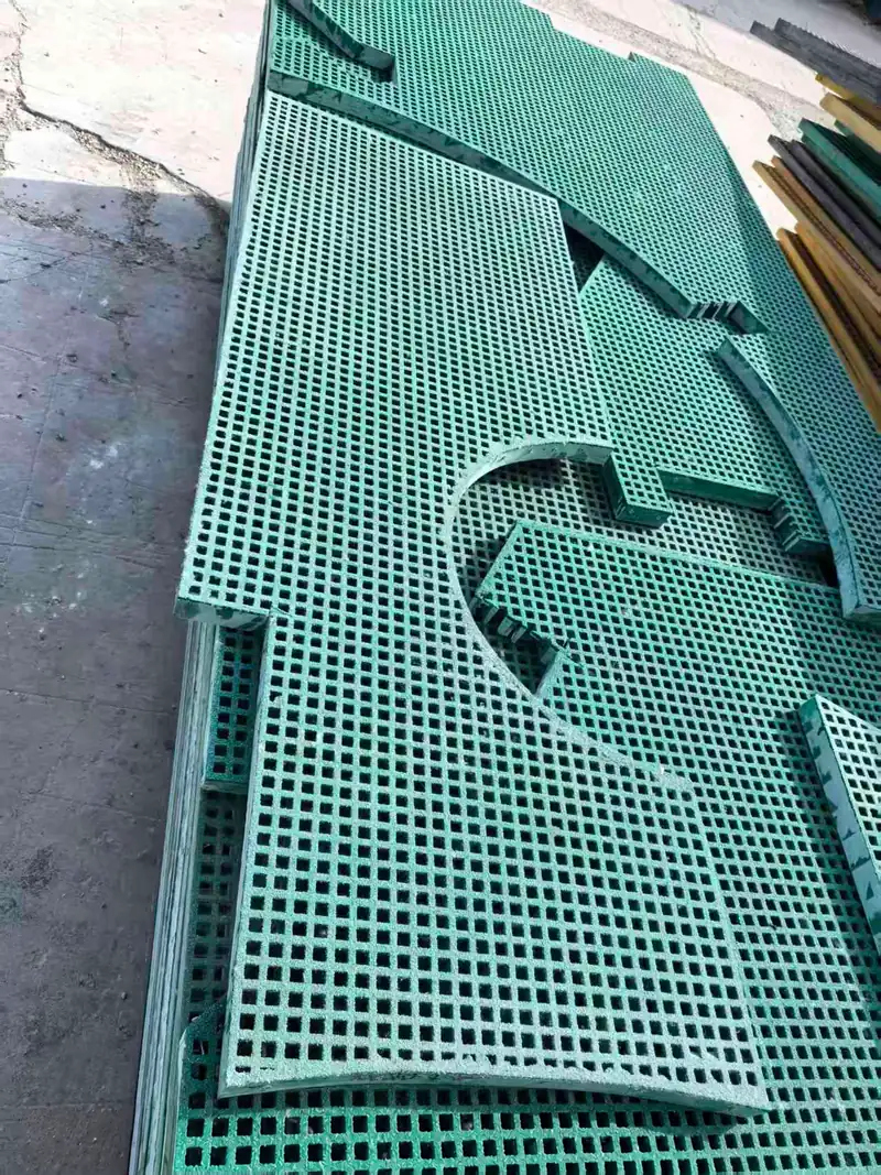 Dengtai mini mesh FRP grating pieces cut with curved and angular openings